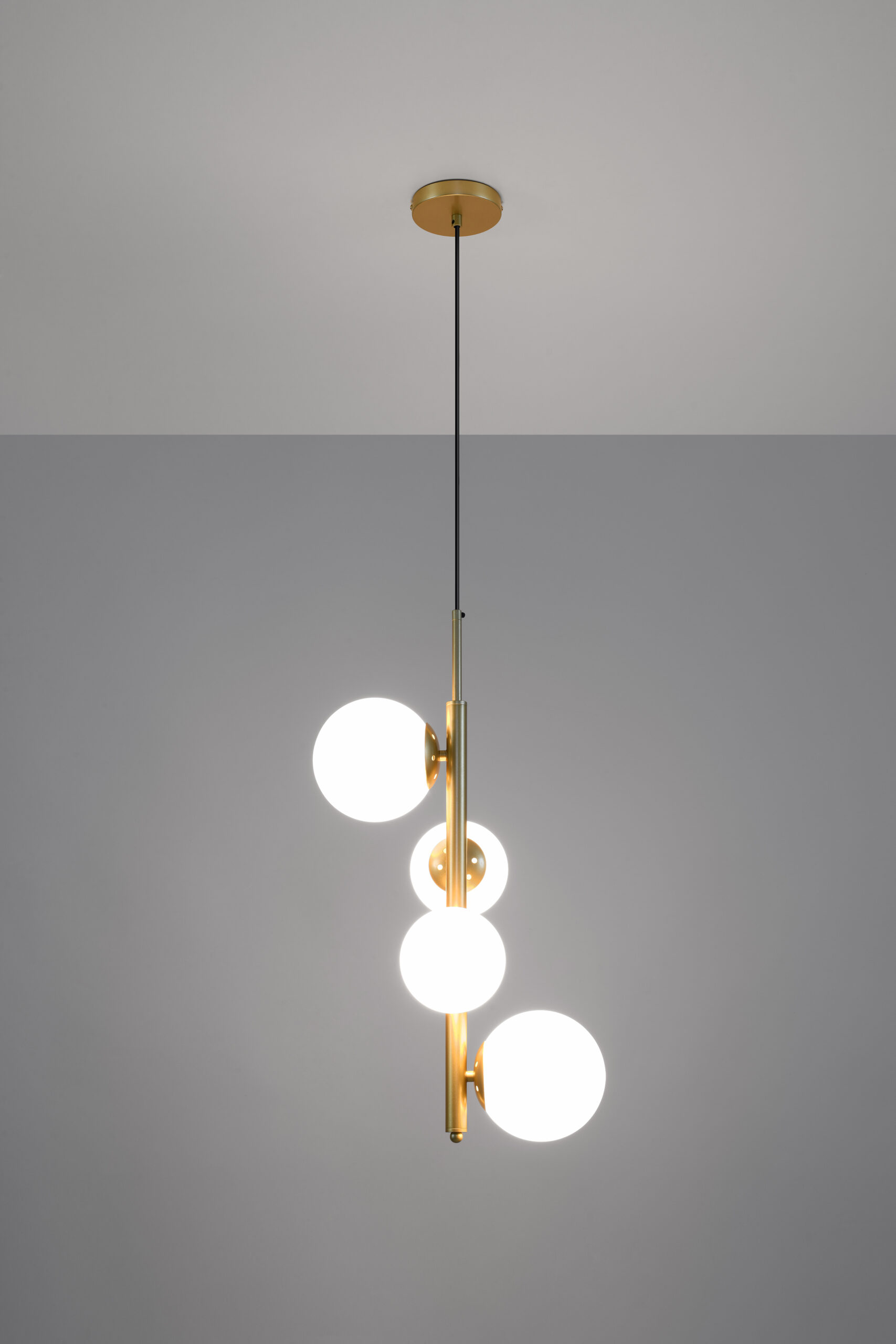 Lampa wisząca CORDEL elegancka - złoty mosiądz z białymi kloszami kulkami - designerska lampa do salonu 4x G9 LED - obrazek 4