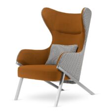 Fotel dekoracyjny Classy miodowy na srebrnej podstawie – luksusowy mebel do salonu w stylu glamour