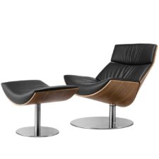 Fotel relaksacyjny Bolzano Lounge Chair z podnóżkiem - skóra włoska czarna, drewno jasny orzech