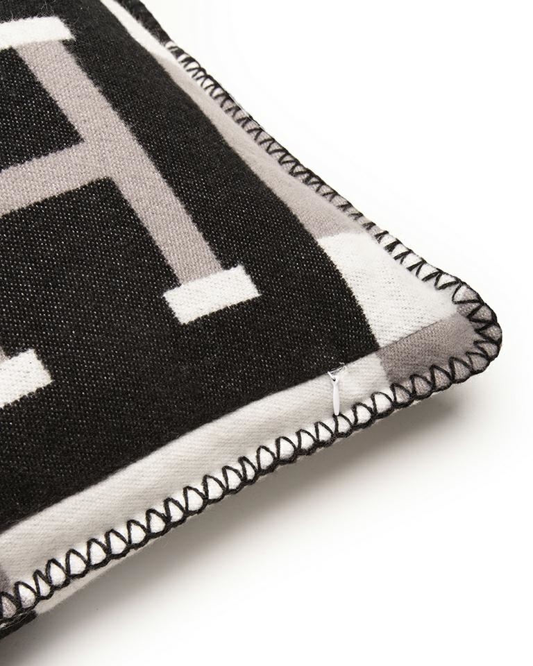 Poduszka dekoracyjna SHP PARIS HOME czarna / szara - obrazek 3