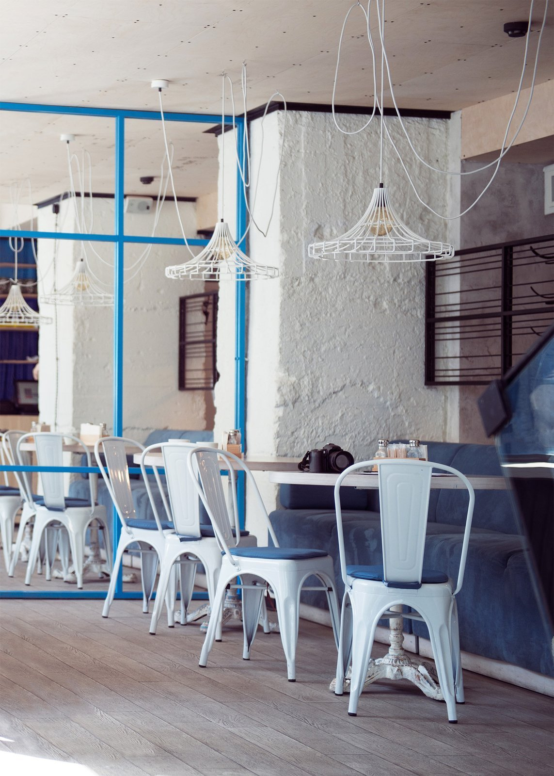 Krzesło Paris Wood białe sosna naturalna - obrazek 5