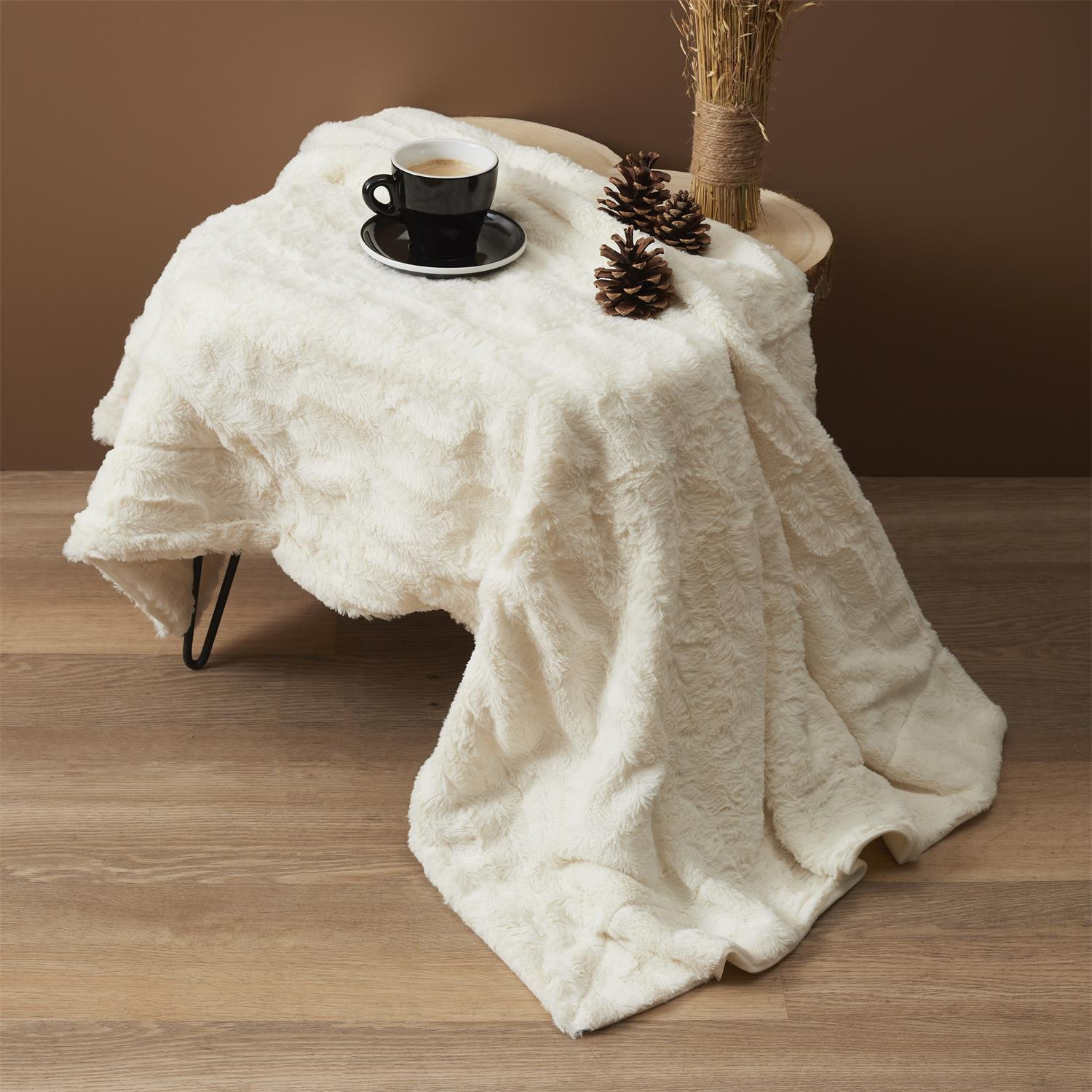 Koc Furry 120x150cm biały z uchwytem ( Rozmiar: uniwersalny ) - obrazek 3