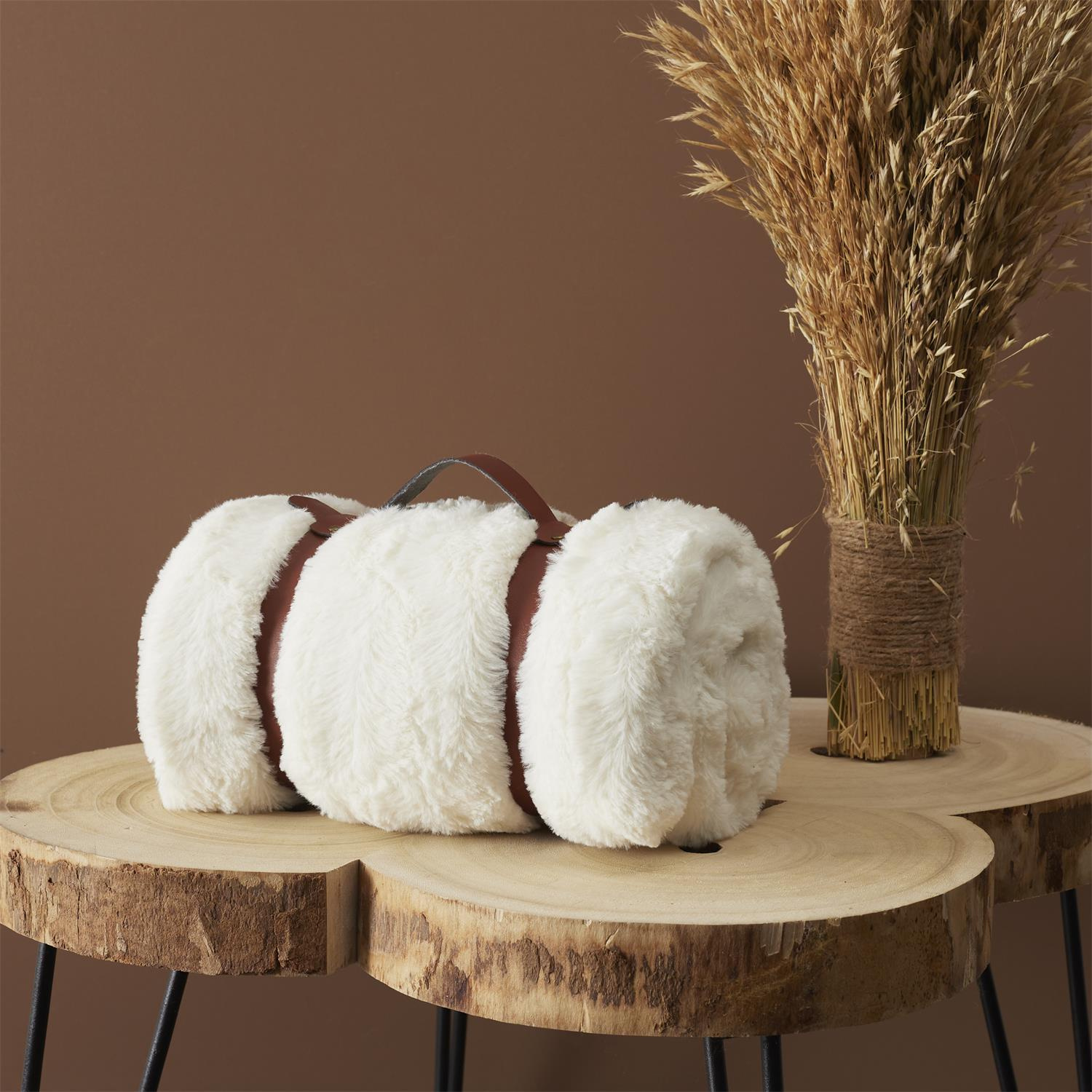 Koc Furry 120x150cm biały z uchwytem ( Rozmiar: uniwersalny ) - obrazek 4