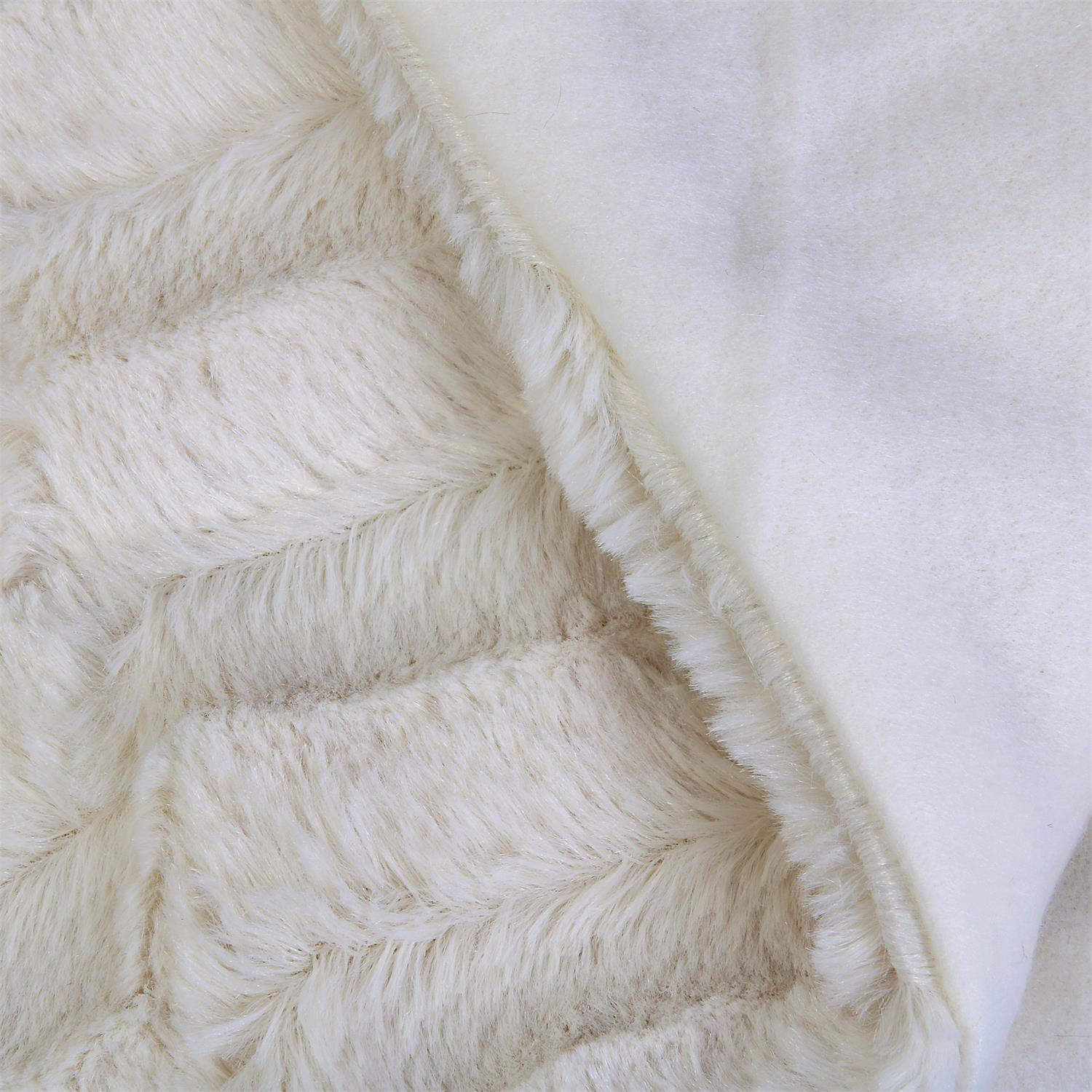 Koc Furry 120x150cm biały z uchwytem ( Rozmiar: uniwersalny ) - obrazek 6