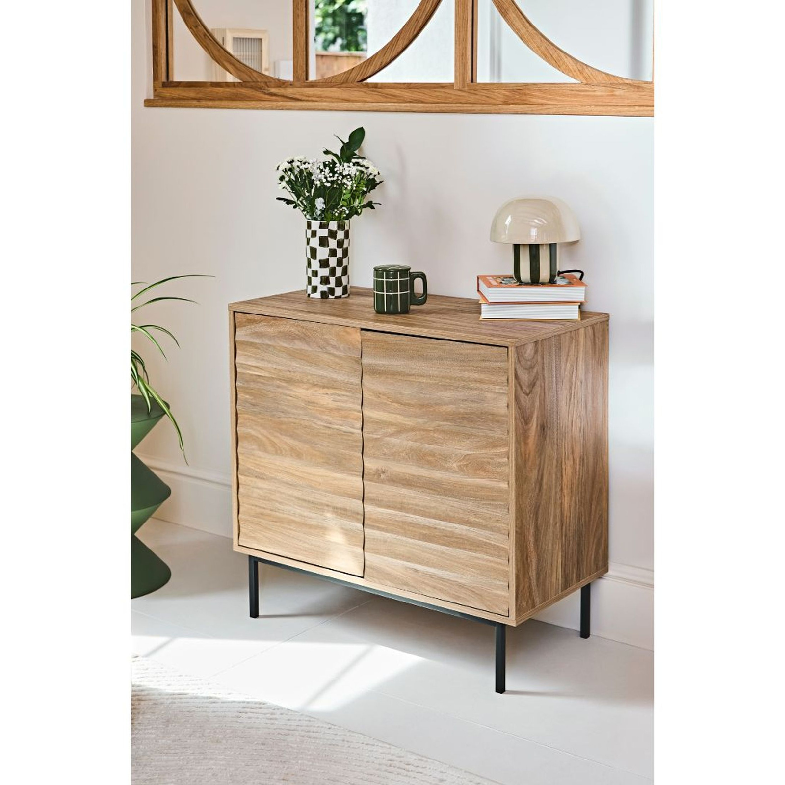 Komoda Celia na nóżkach 80 cm naturalna z frezowanymi frontami - obrazek 3