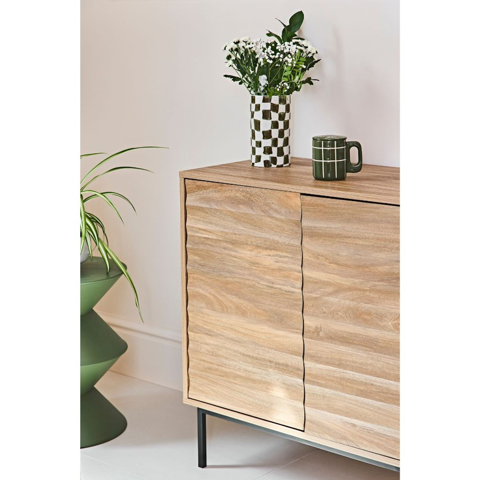 Komoda Celia na nóżkach 80 cm naturalna z frezowanymi frontami - obrazek 4